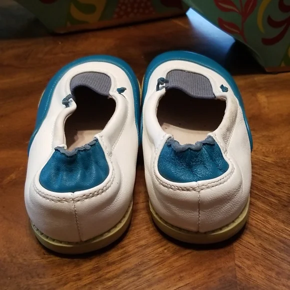 LIVIE LUCA TURQUOISE, WHITE & GRAY MARY JANE SLIP-ON SHOES....Size: US 13 - Picture 4 of 5